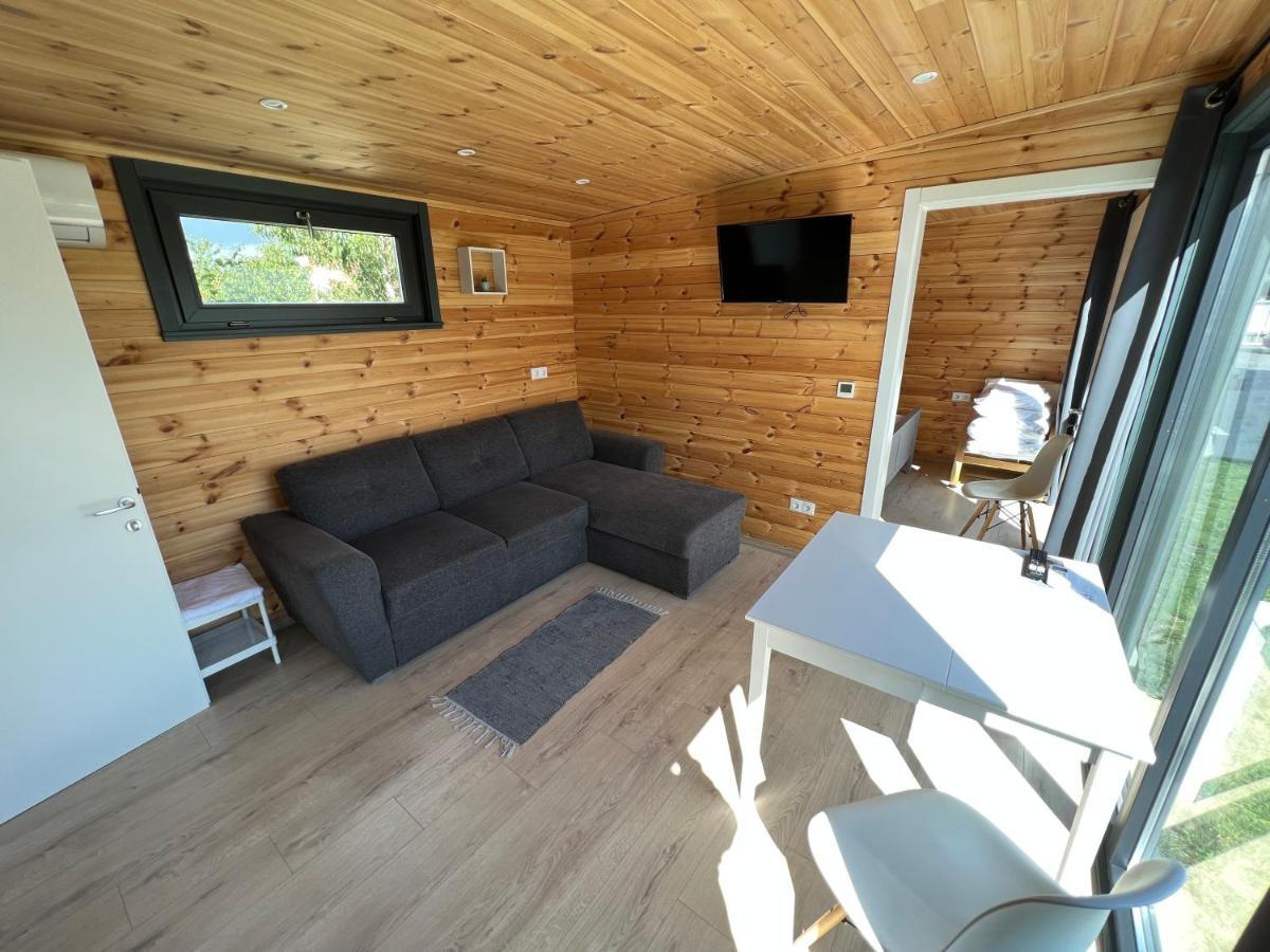 Villa Pixel - Tiny Campus Tîrgu Secuiesc Esterno foto